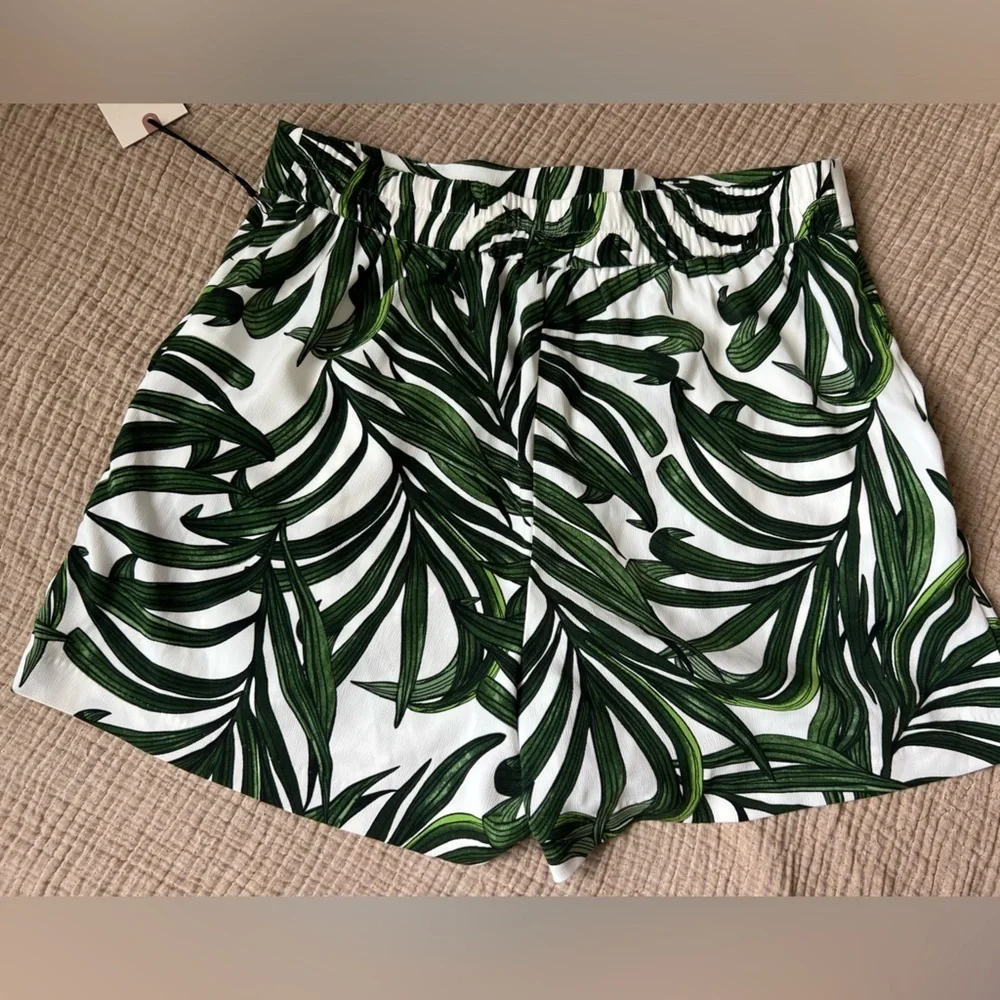 Elaine Rose tropical shorts NWT , Size L